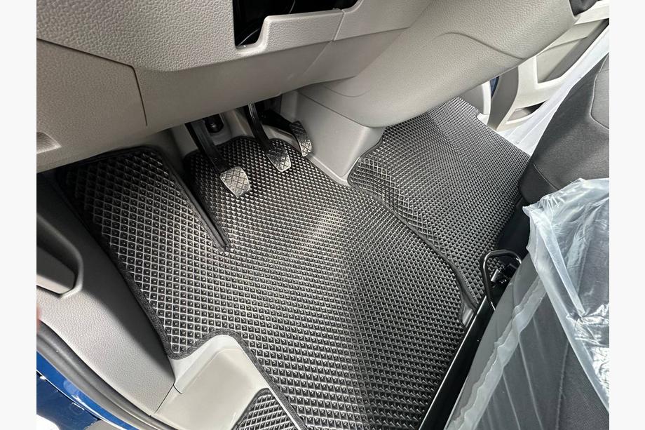 Volkswagen Crafter 2016– Talne preproge 2024+ (3 kos, EVA, črne) Image