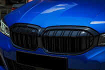 BMW serija 3 G20/G21 2018– M-Look ledvične rešetke (2022+, sijajno črna) fotografija 1