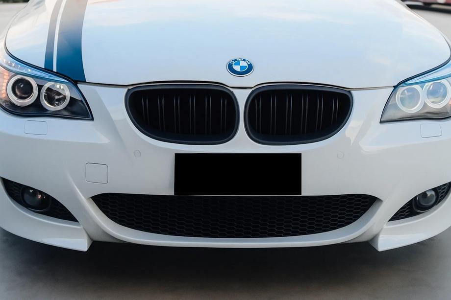 BMW Serija 5 E60/E61 2003–2010 M-Look ledvički (mat črna) Image