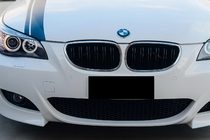 BMW Serija 5 E60/E61 2003–2010 M-Look ledvični rešetki (črni sijaj s krom obrobo) fotografija 1
