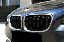 BMW serija 5 F10/F11 2010–2016 M-Look ledvični rešetki (črni sijaj s krom obrobo) fotografija 1