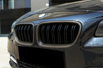 BMW serija 5 F10/F11 2010–2016 M-Look ledvički (sijajno črna s karbonskim hidroprintom) fotografija 1