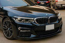 BMW serija 5 G30/G31 2017–2023 Ledvične maske M-Look (2017-2020, črna visok sijaj s krom obrobo) fotografija 1