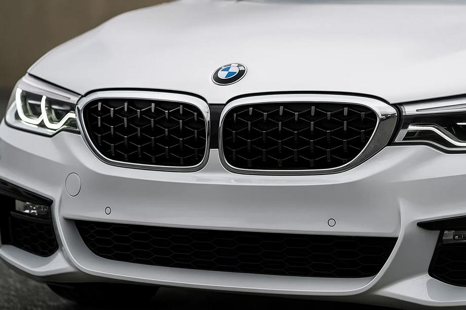BMW serija 5 G30/G31 2017–2023 Ledvične mrežice Diamond Black V1 (2017-2020, krom obroba) Image