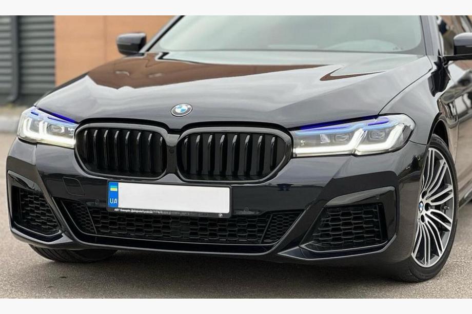BMW serija 5 G30/G31 2017–2023 Ledvične maske 1 Bar (2021+, sijajno črna) Fotografija 2