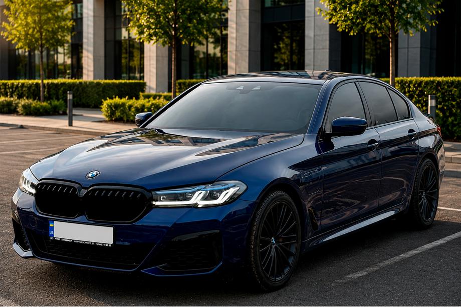 BMW serija 5 G30/G31 2017–2023 Ledvične maske 1 Bar (2021+, sijajno črna) Fotografija 6