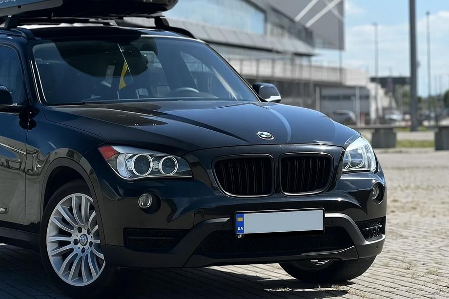 BMW X1 E84 2009–2015 M-Look ledvički (mat črna) Image