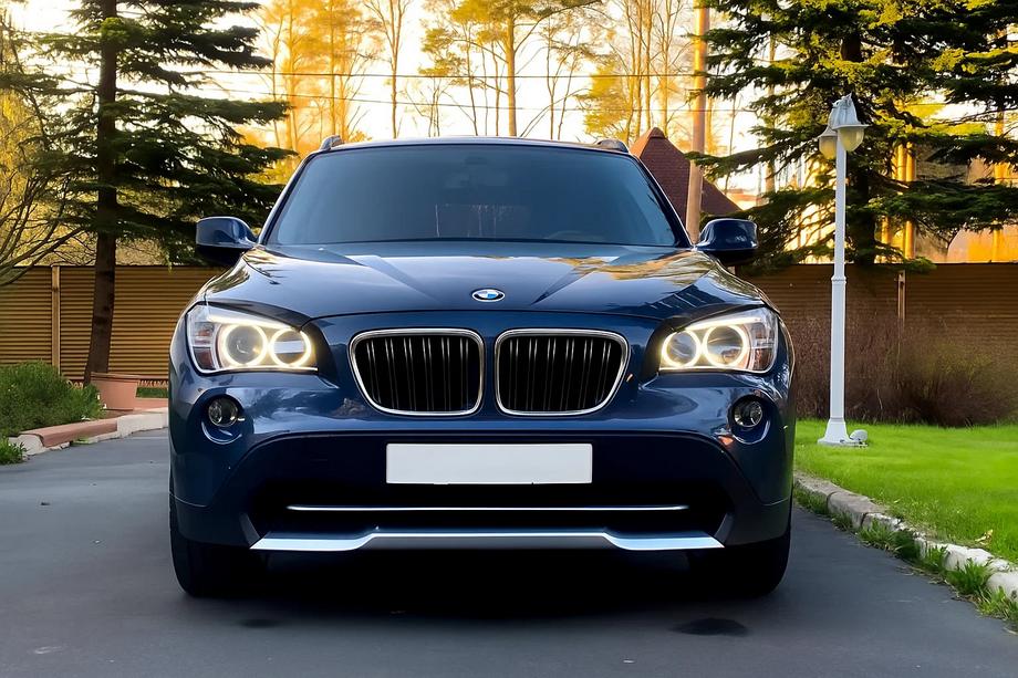 BMW X1 E84 2009–2015 M-Look ledvični rešetki (črni sijaj s krom obrobo) Image