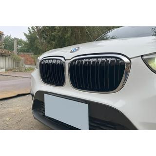 M-Look ledvične maske (2015-2019, sijajno črna s kromiranim robom) fotografija 1