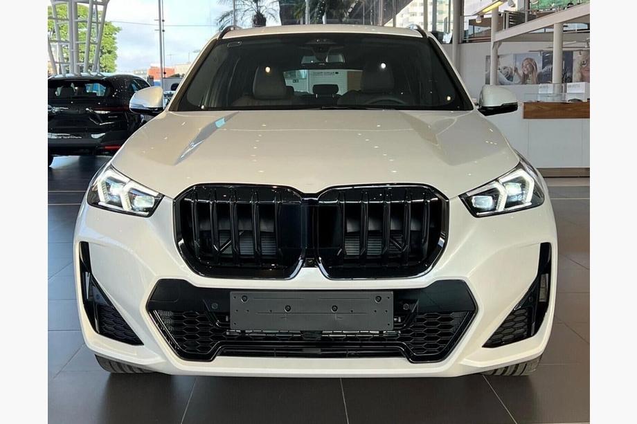 BMW X1/iX1 (U11) 2022– Maska "ledvičke" 1 Bar (črna visok sijaj) Image