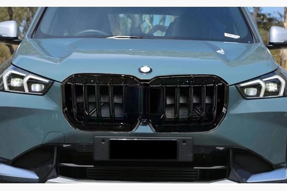 BMW X1/iX1 (U11) 2022– Ledvične rešetke 1 Bar (mat črna) Image