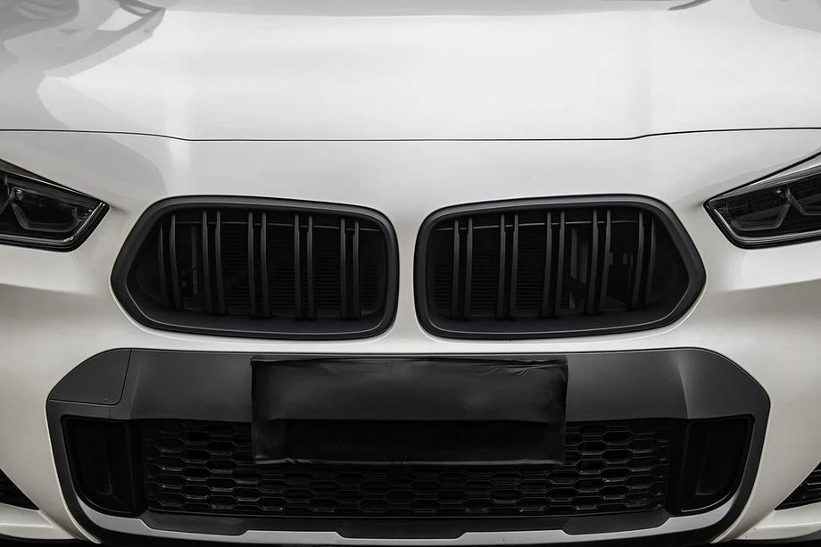BMW X2 F39 2018–2023 M-Look ledvički (mat črna) Image