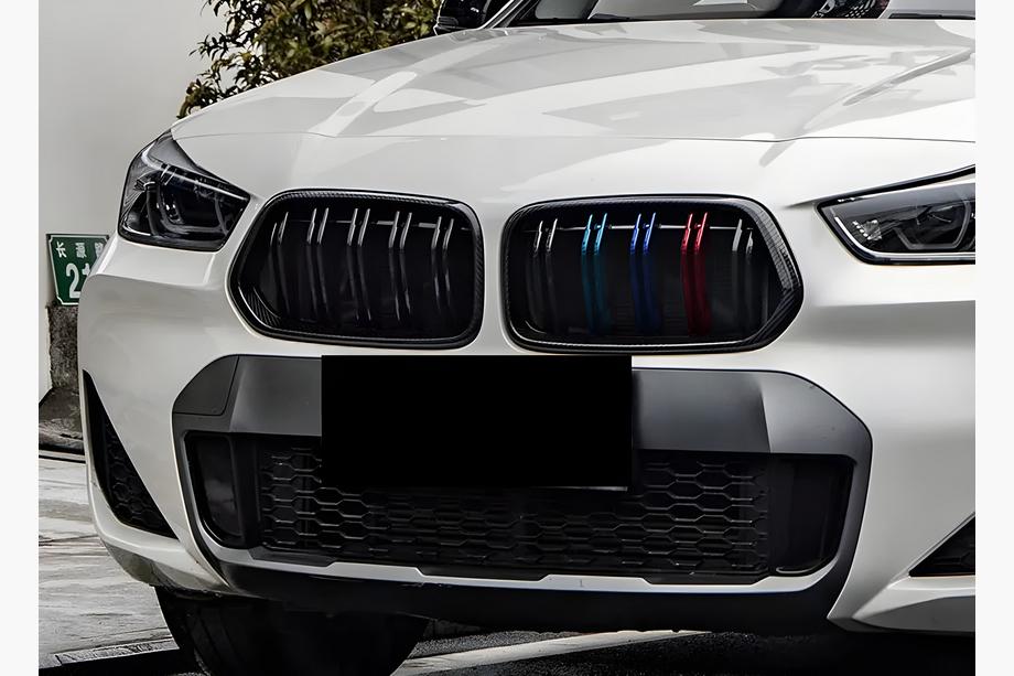 BMW X2 F39 2018–2023 M-Look ledvične rešetke (M-Color) Image