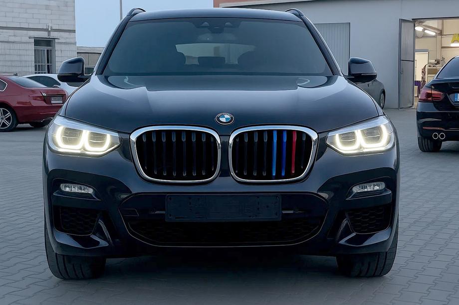 BMW X3 G01 2018– Ledvična maska 1 Bar (2018-2021, M-Color s kromiranim okvirjem) Image