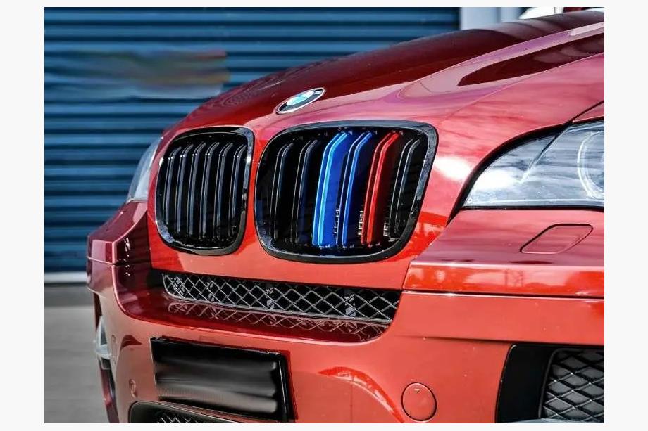 BMW X5 E70 2007–2013 M-Look ledvične rešetke (M-Color) Image