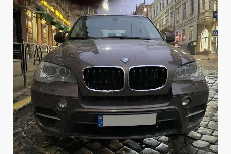 BMW X6 E71 2008–2014 M-Look ledvični rešetki (črni sijaj s krom obrobo) Image