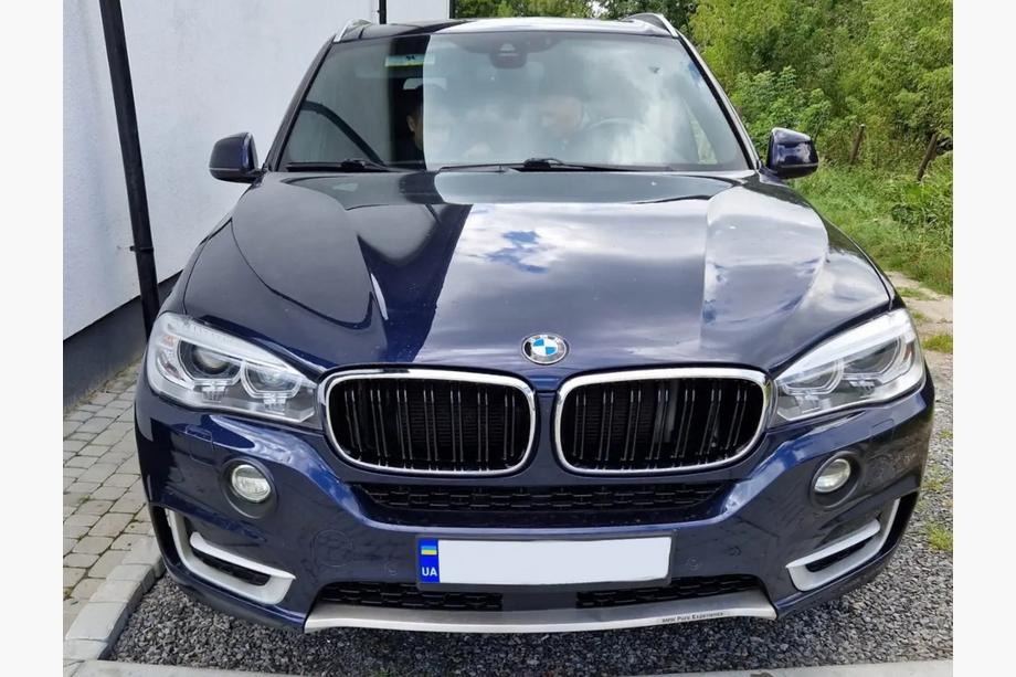 BMW X5 F15 2013–2018 M-Look ledvični rešetki (črni sijaj s krom obrobo) Image