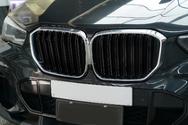 BMW X5 G05 2019–2026 M-Look ledvične mrežice (2019-2022, črna visok sijaj s kromiranim robom) fotografija 1