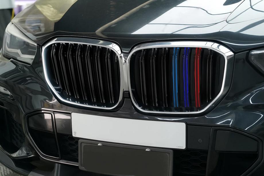 BMW X5 G05 2019–2026 Ledvične rešetke M-Look (2019-2022, M-Color s kromiranim okvirjem) Image