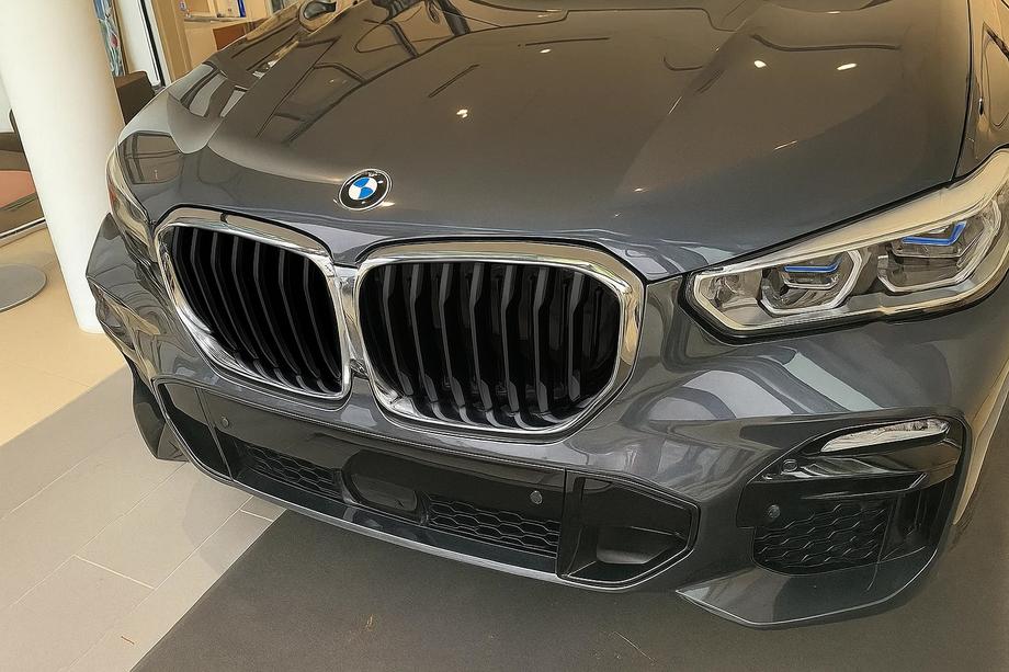 BMW X5 G05 2019–2026 Ledvični maski 1 Bar (2019-2022, sijajno črna s kromiranim robom) Image