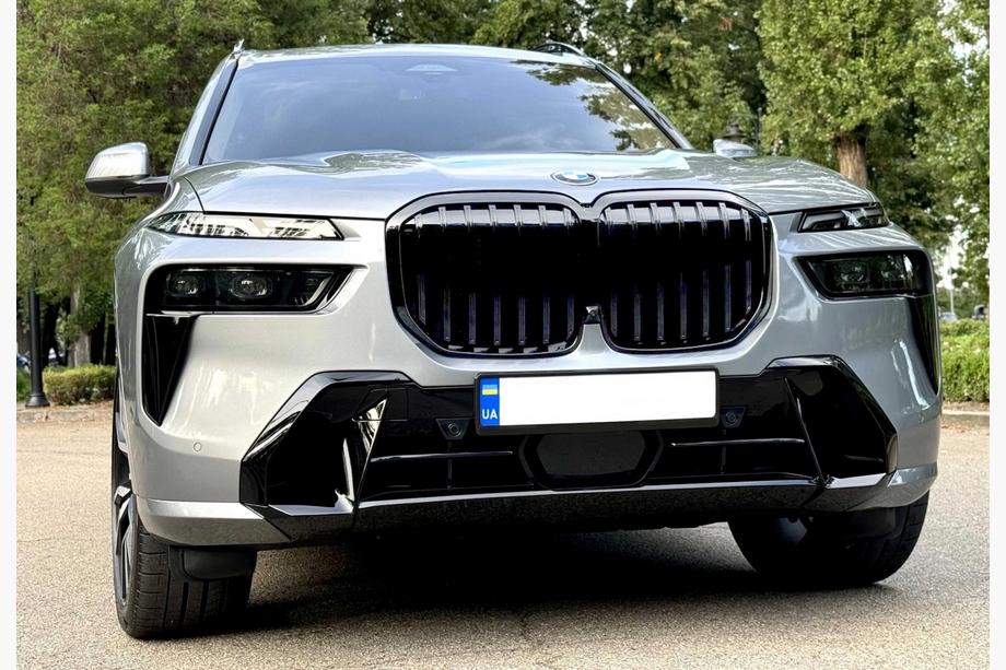 BMW X7 G07 2019– Ledvičke 1 Bar (2023+, sijajno črna) Image