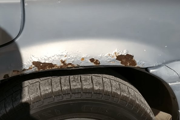 Kako nevarne so 'rjaste pikice' na karoseriji?