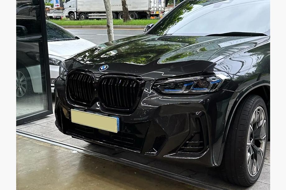 BMW X3 G01 2018– M-Look ledvičke (za G08i, sijajno črna) Image