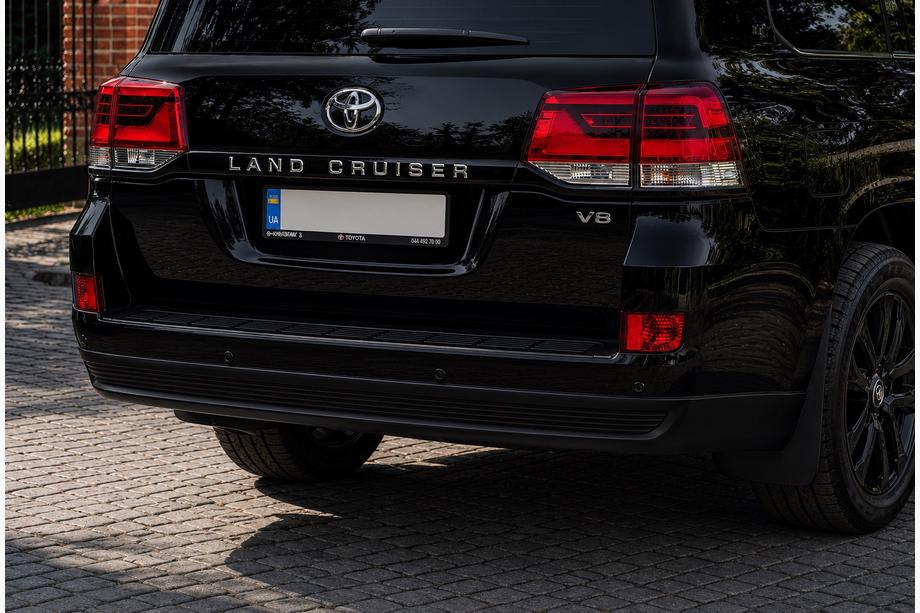 Toyota Land Cruiser 200 2007–2021 Zadnji difuzorski vložek brez kroma 2016-2021 (Executive 2019/2021) Bela barva Fotografija 2