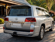 Toyota Land Cruiser 200 2007–2021 Zadnji difuzor – obloga brez kroma 2016-2021 (Executive 2019/2021, za vlečno kljuko) Bela barva fotografija 2