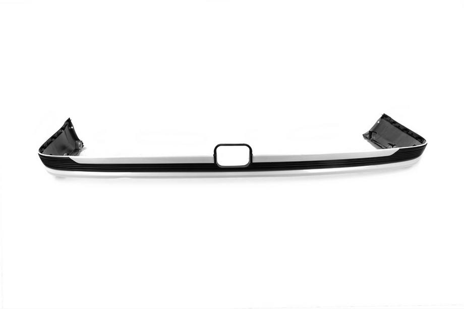 Toyota Land Cruiser 200 2007–2021 Zadnji difuzor – obloga brez kroma 2016-2021 (Executive 2019/2021, za vlečno kljuko) Fotografija 4