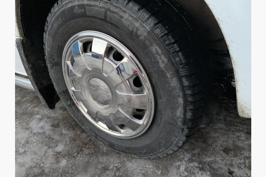 Mercedes Sprinter W906 2006–2018 Pokrovi koles iz nerjavečega jekla Cvetni listi (1-katkovyi, 4 kos) Fotografija 5