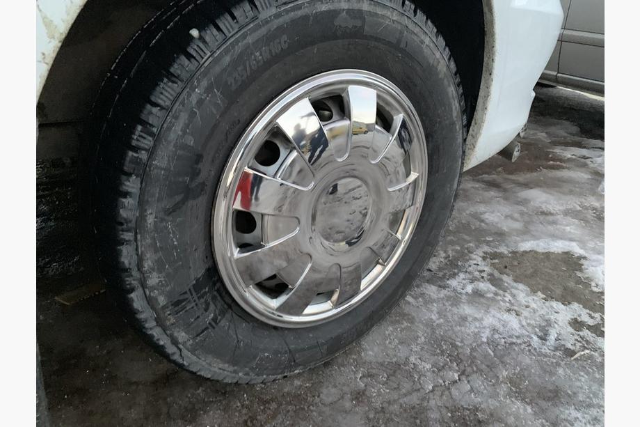 Mercedes Sprinter W906 2006–2018 Pokrovi koles iz nerjavečega jekla Cvetni listi (1-katkovyi, 4 kos) Fotografija 6