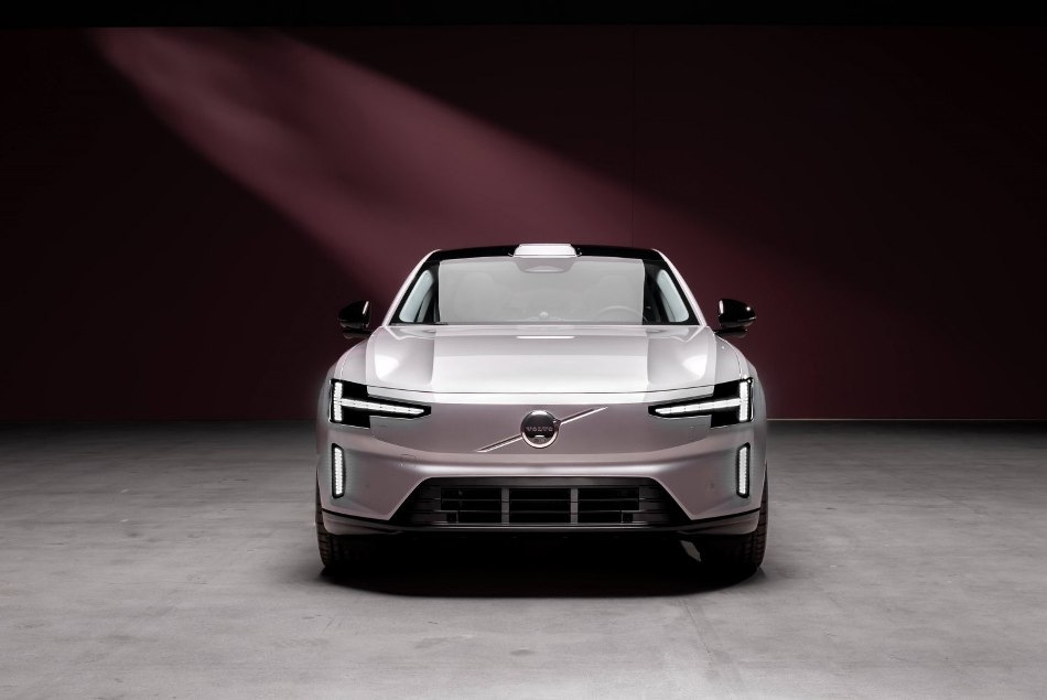 Pregled Volvo ES90: tehnični podatki, doseg, zunanjost in notranjost