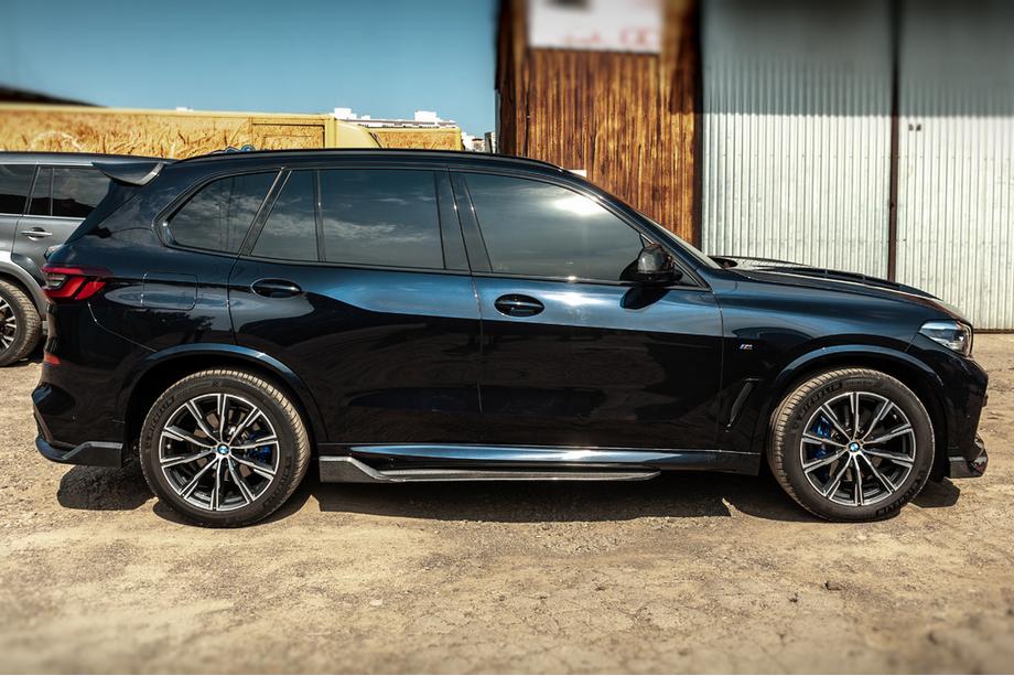 BMW X5 G05 2019–2026 Obloge pragov Carbon V3 (pravi karbon) Fotografija 4
