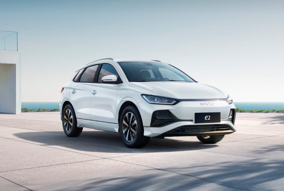Pregled električnega kombilimuzina BYD e2