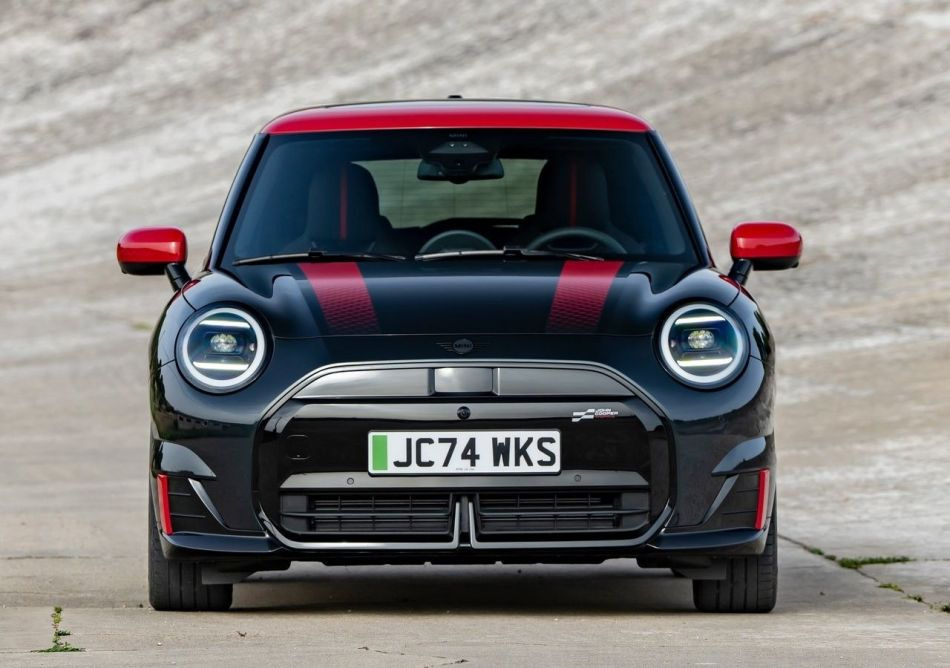 Test električne kombilimuzine MINI John Cooper Works Electric