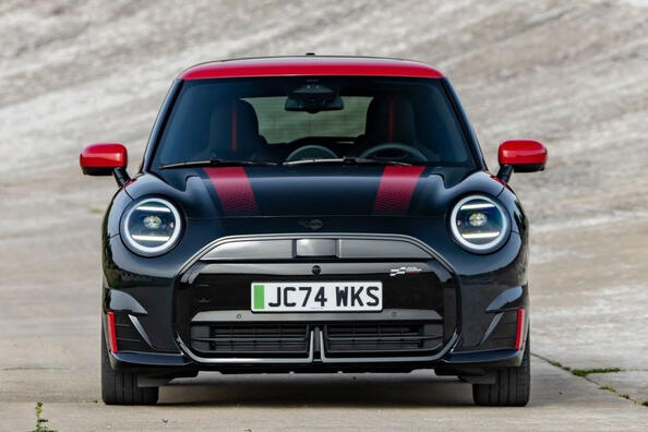 Test električne kombilimuzine MINI John Cooper Works Electric