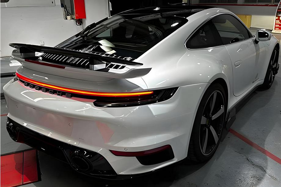 Porsche 911 (992) 2018– Zadnje luči (dimljeno črne) Image
