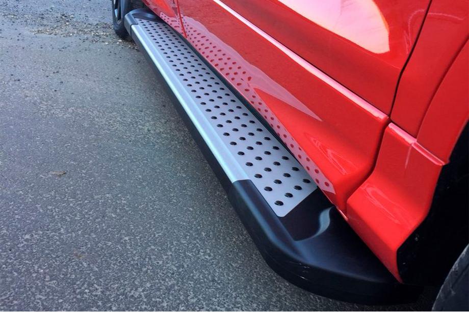 Ford Kuga/Escape 2013–2019 Stranske stopnice Allmond Grey (2 kos, aluminij) Z lakiranimi vratnimi ploščami Fotografija 8