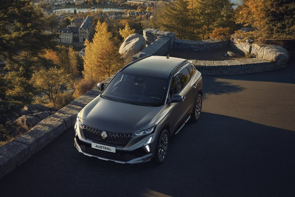 Renault Austral 2025: pregled prenovljenega križanca s francoskim šarmom Fotografija 2