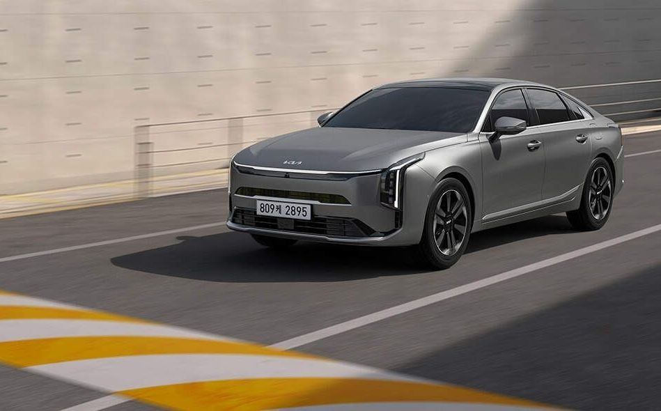 Pregled Kia K8 2025: prenovljena limuzina s pridihom razkošja