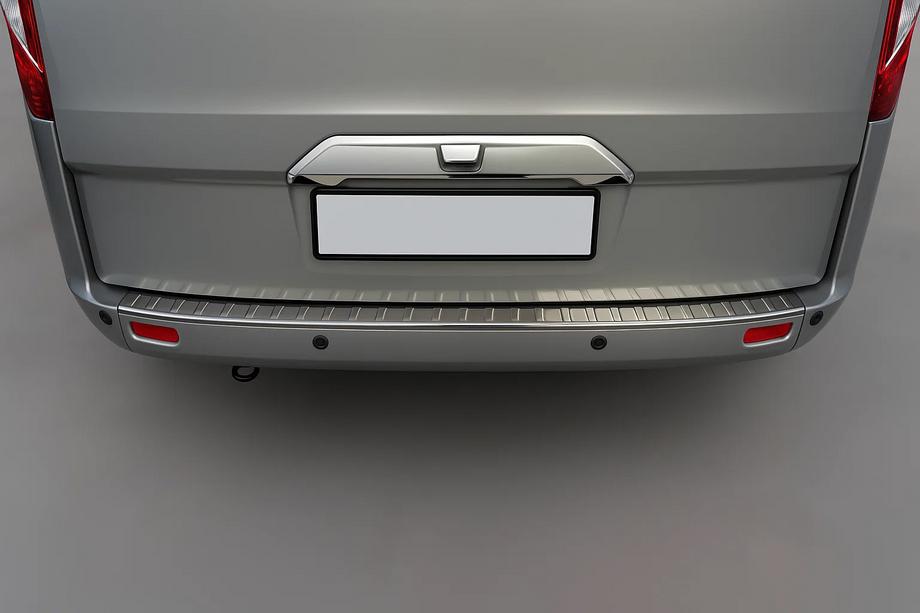Ford Custom 2013–2022 Kromirana letvica nad registrsko tablico (za kamero, nerjavno jeklo) Image