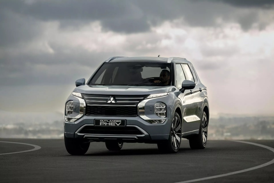 Pregled Mitsubishi Outlander PHEV 2024: hibrid za dolge poti