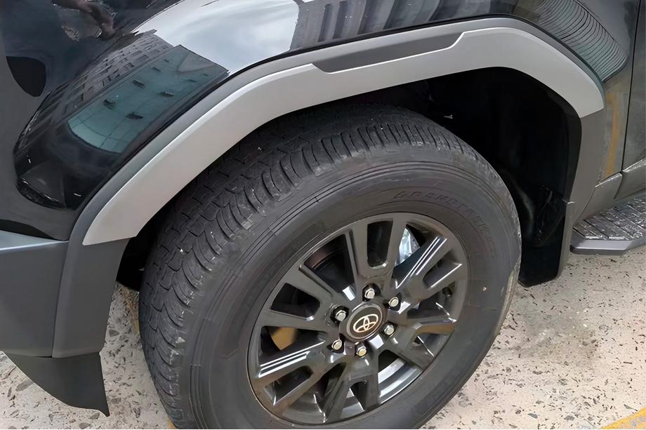 Toyota Land Cruiser Prado 250 2023– Obrobe blatniških lokov Fotografija 1