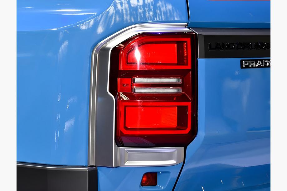 Toyota Land Cruiser Prado 250 2023– Kromirane obrobe zadnjih luči Image