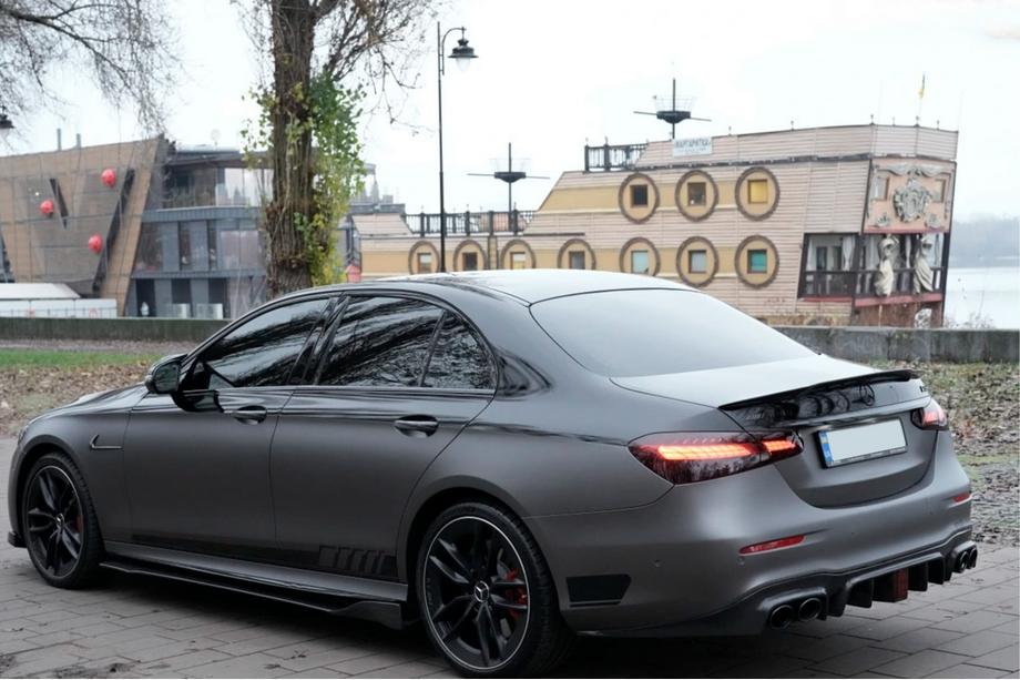 Mercedes E-class coupe C238 2016–2024 Karbonski pokrovi sprednjih blatnikov (za AMG-Line 2017-2019, Carbon) Fotografija 4
