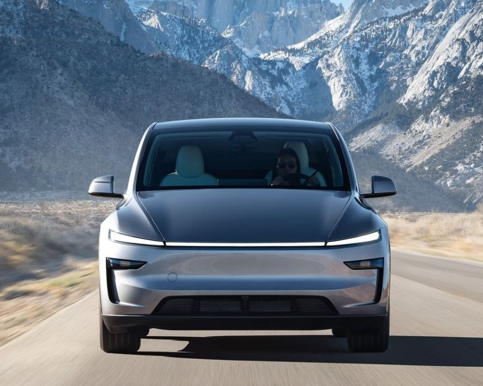 Tesla Model Y 2025: pregled električnega križanca nove ravni