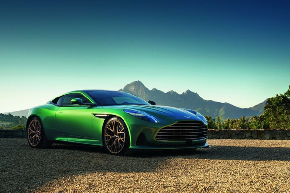 Pregled športnega kupeja Aston Martin DB12 2024