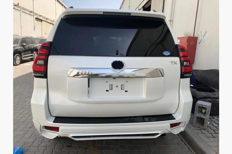 Toyota Land Cruiser Prado 150 2009–2023 Zadnji difuzor, 3-delni TRD (za 2017+) Image