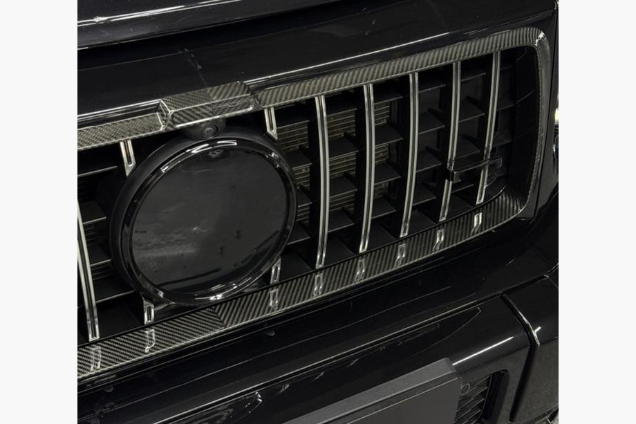 Mercedes G-Class W463 2018–2024 Obroba maske hladilnika (karbon) Image